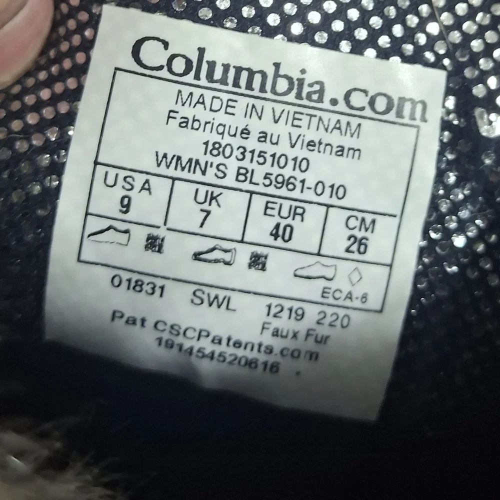 Columbia Black Quilted Winter Boots with Faux Fur Size 9.
